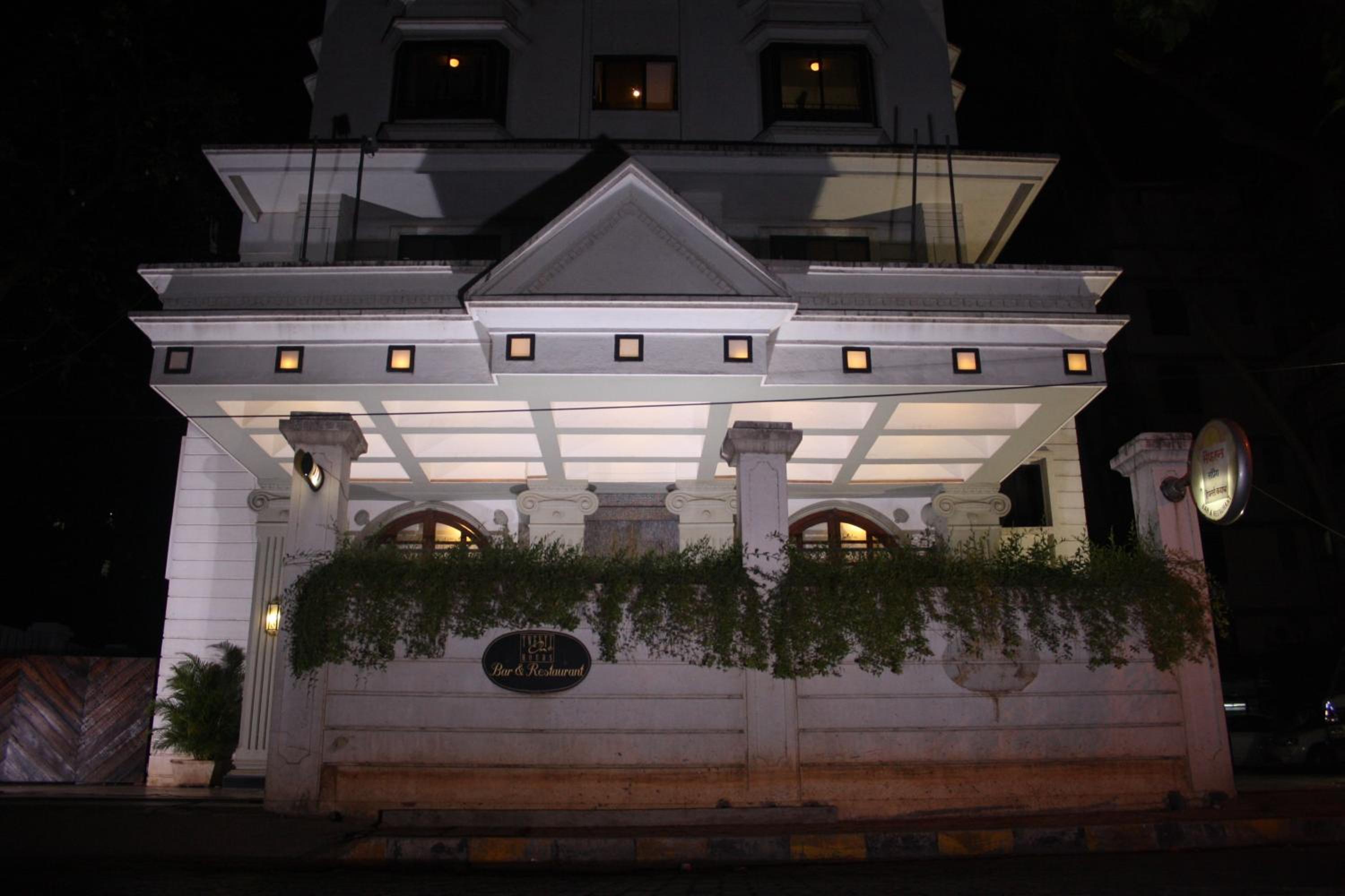 Фото Hotel Karl Residency