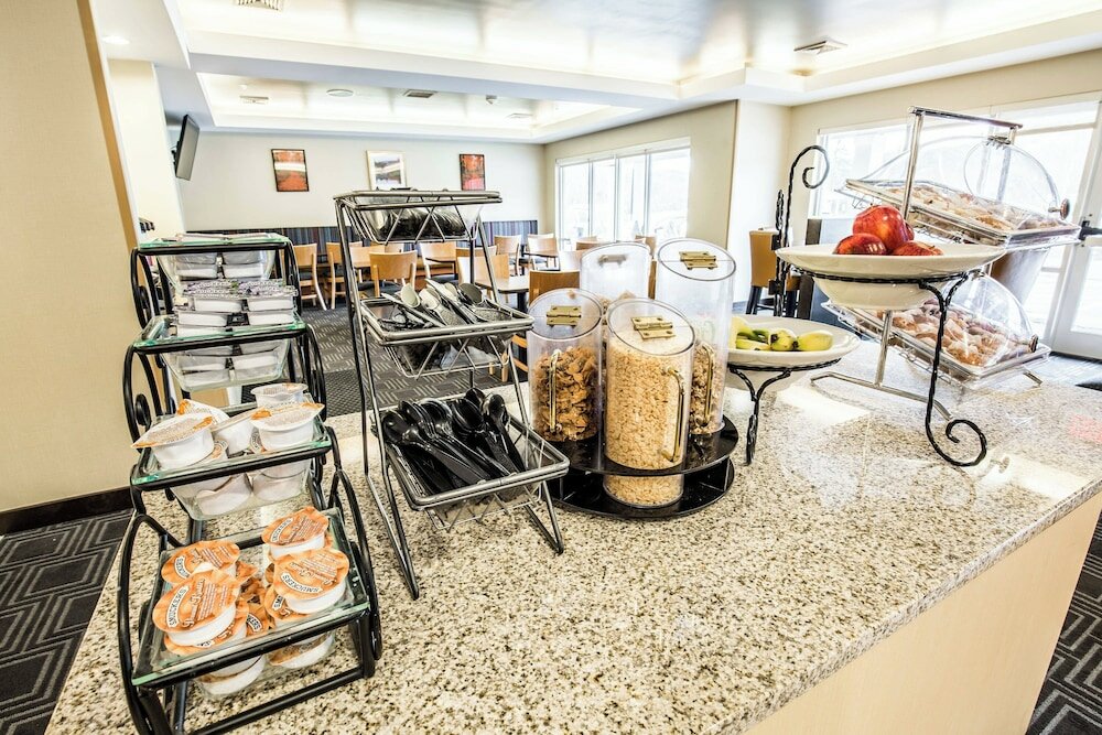 Фото TownePlace Suites by Marriott Gilford