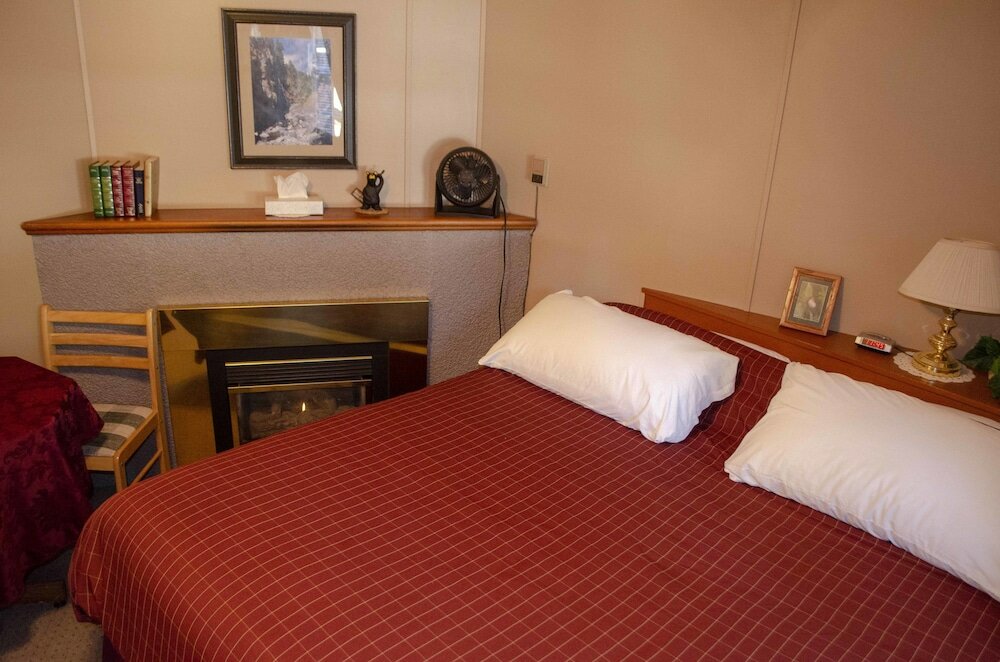 Фото Crandell Mountain Lodge