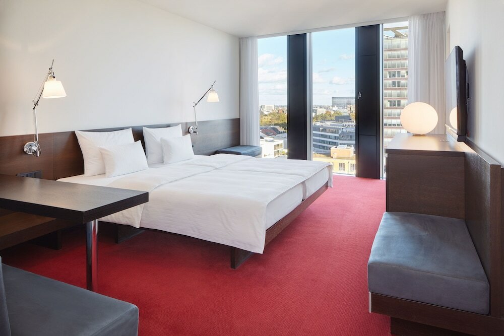 Фото Empire Riverside Hotel