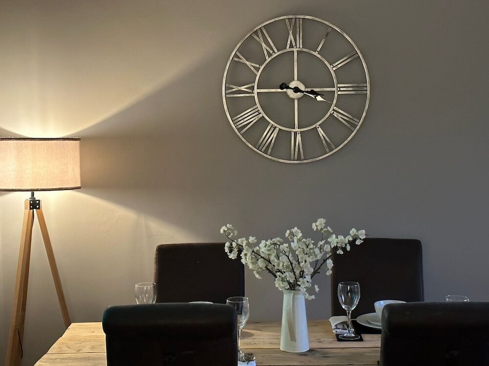 Фото Stonehenge Cottages