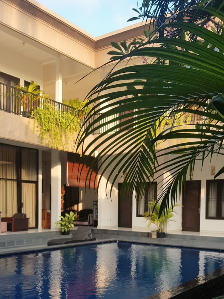 Фото Seminyak Point Guest House