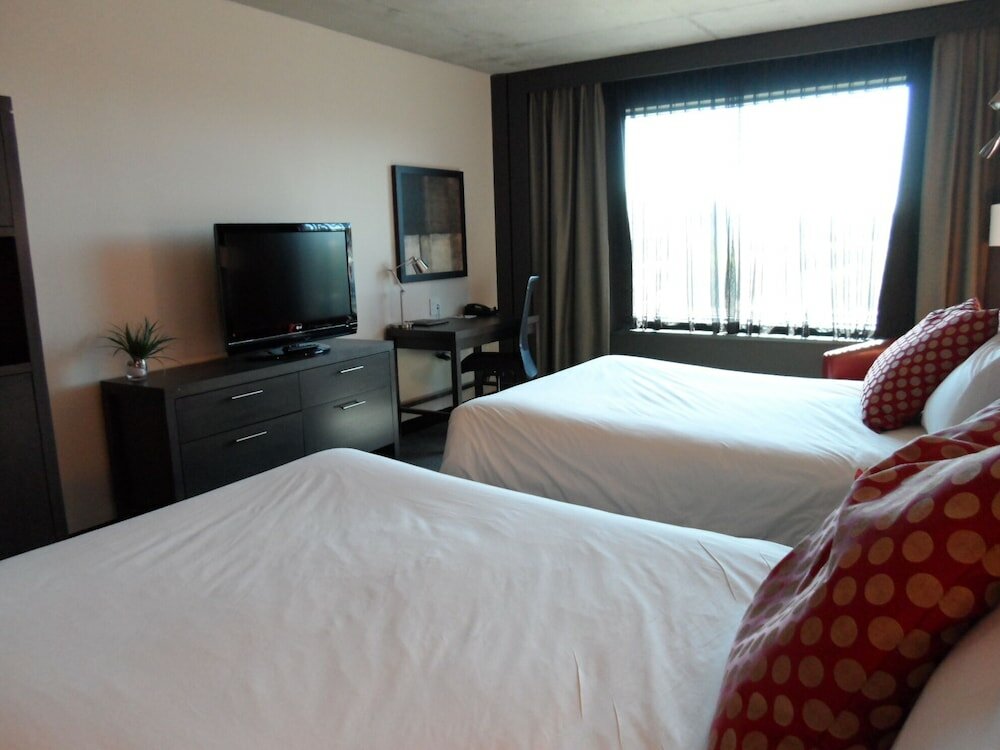 Фото Grand Times Hotel Sherbrooke