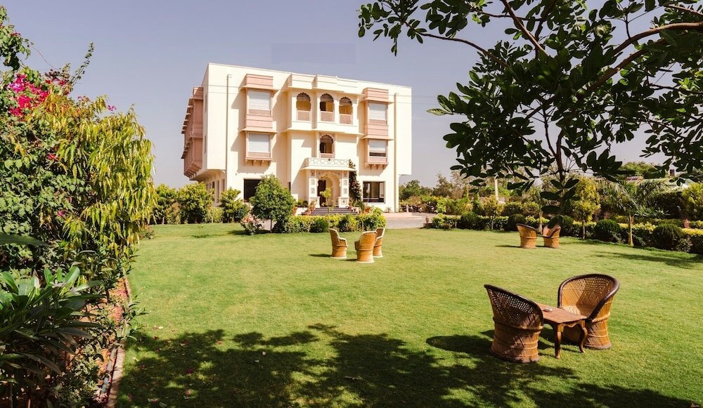 Фото WelcomHeritage Mount Valley Resort, Ranthambore