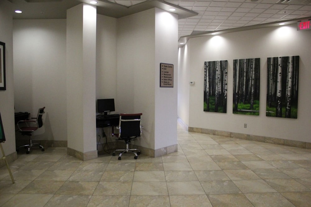 Фото Ramada by Wyndham Edmonton South