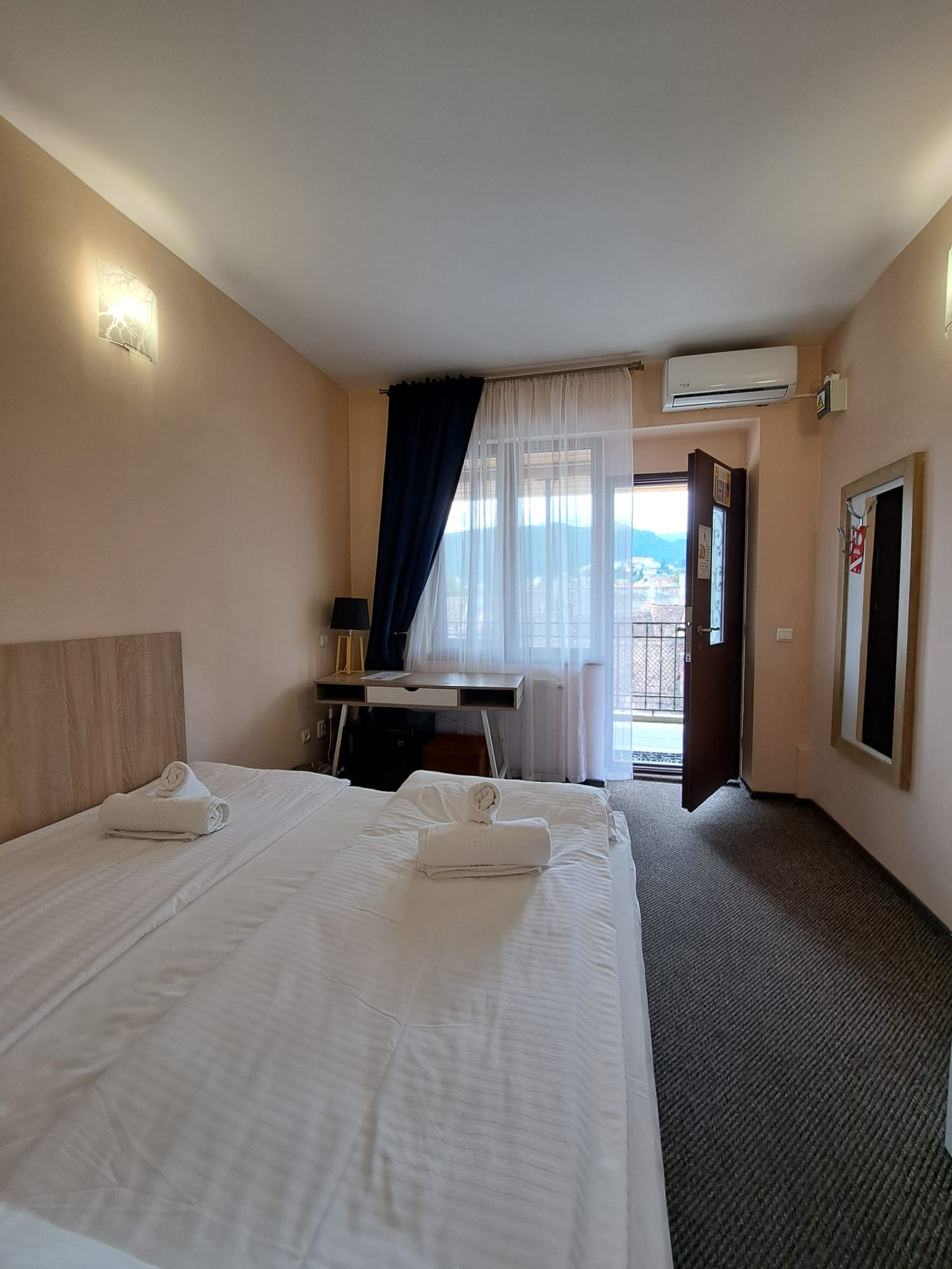 Фото Long Street Hotel