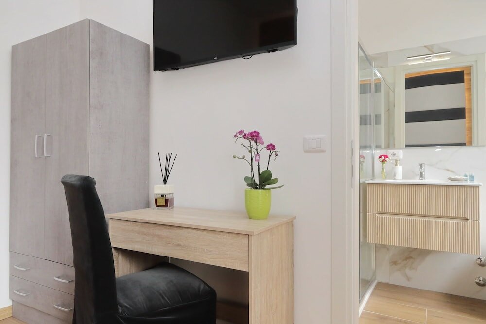 Фото  Pinidiroma Rooms and Suites