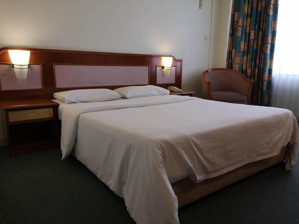 Фото Somerset Hotel