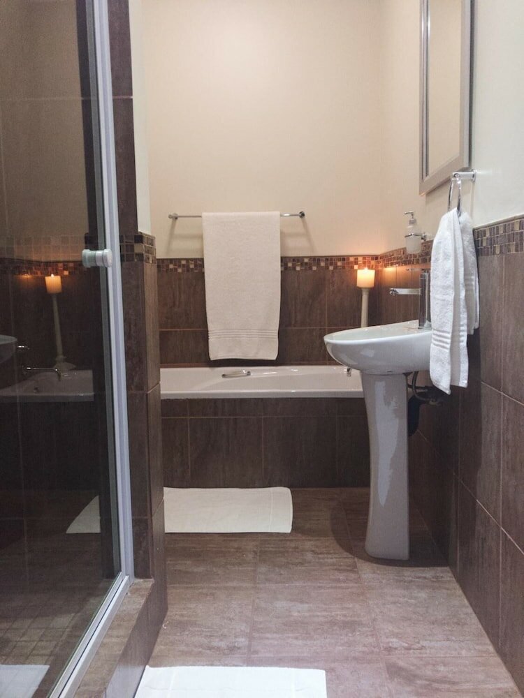 Фото The Hedge Guesthouse