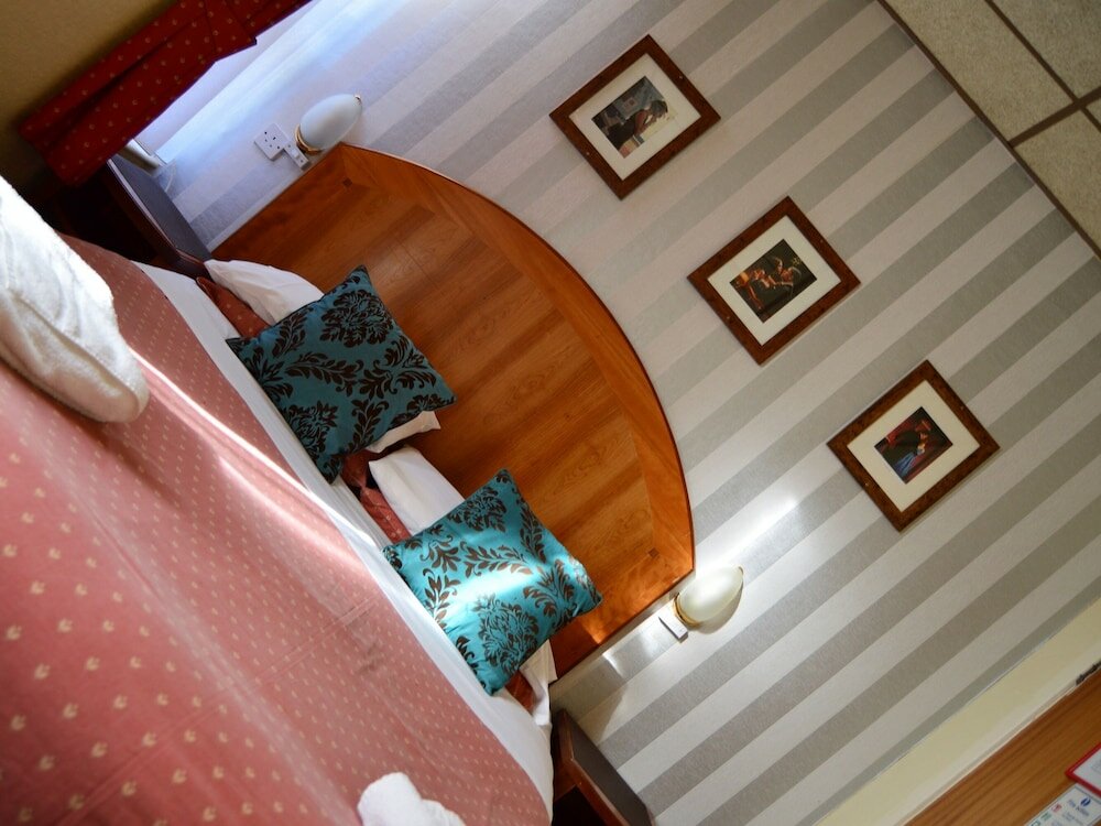 Фото The Oak Lea Hotel