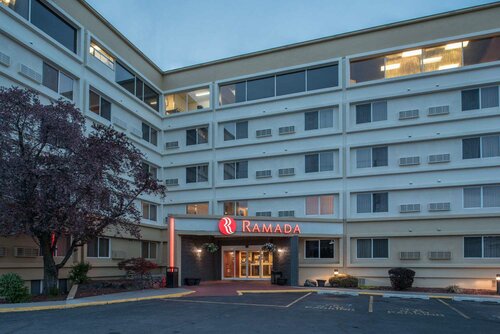 Гостиница Ramada by Wyndham Downtown Spokane в Спокане