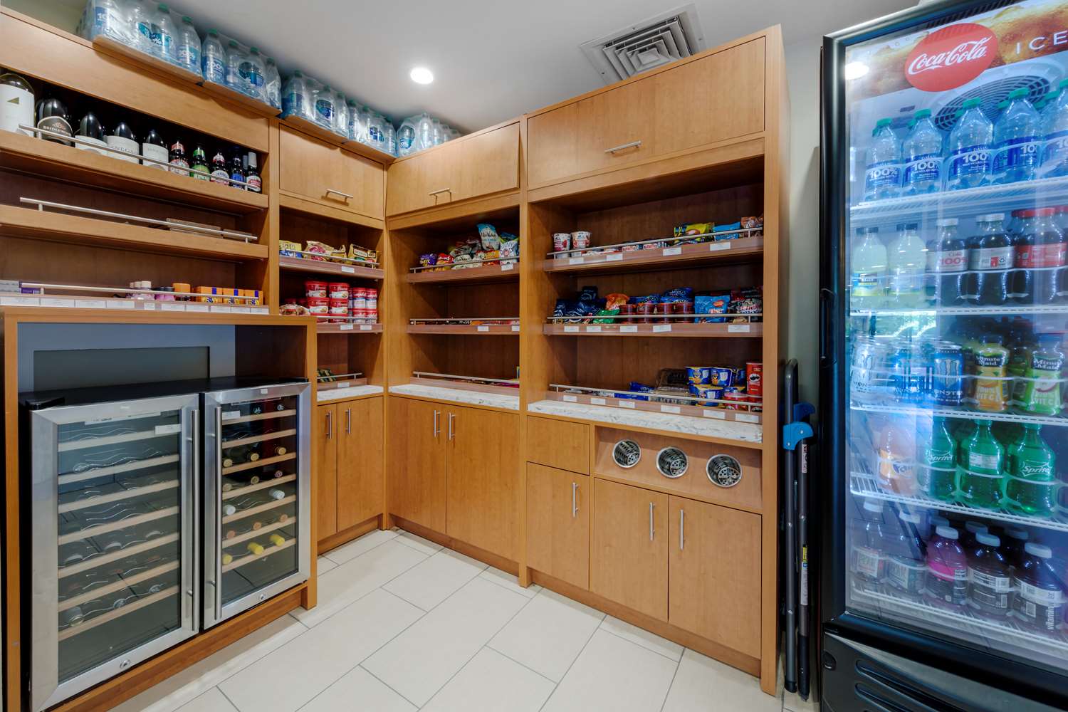 Фото Best Western Plus South Coast Inn