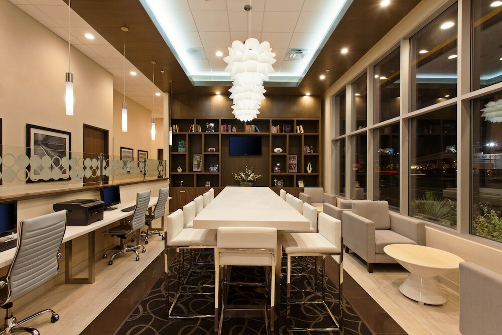 Фото Holiday Inn Express North Hollywood - Burbank Area, an Ihg Hotel