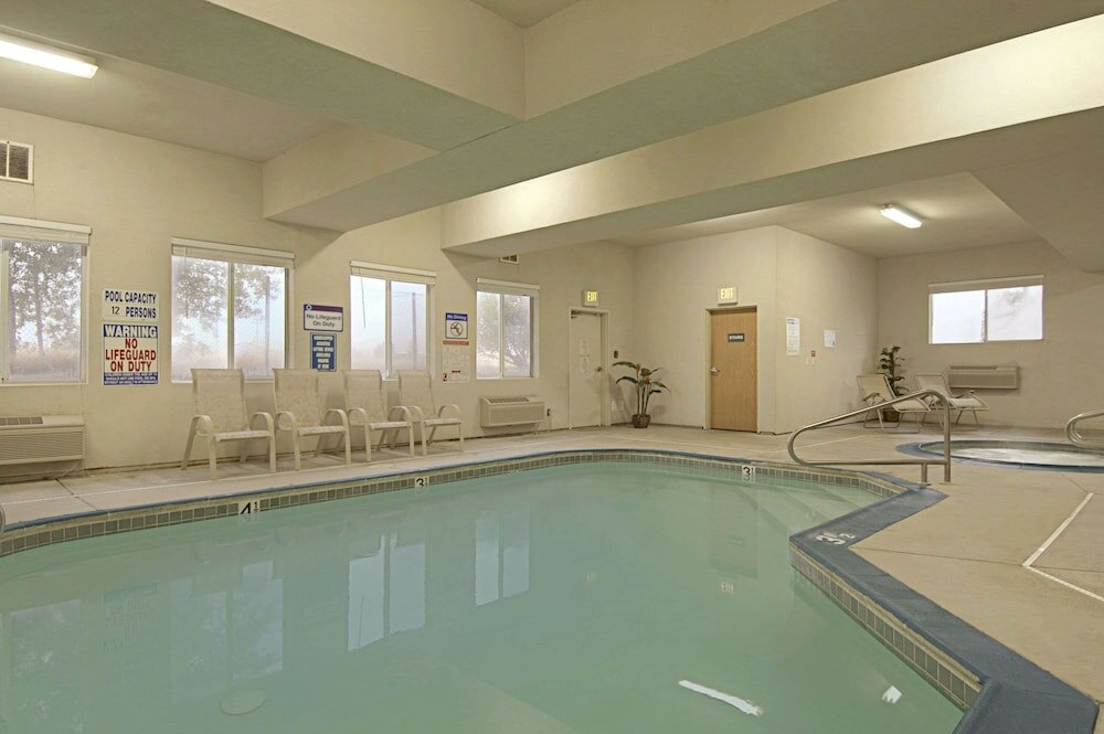 Фото Ramada Limited Redding