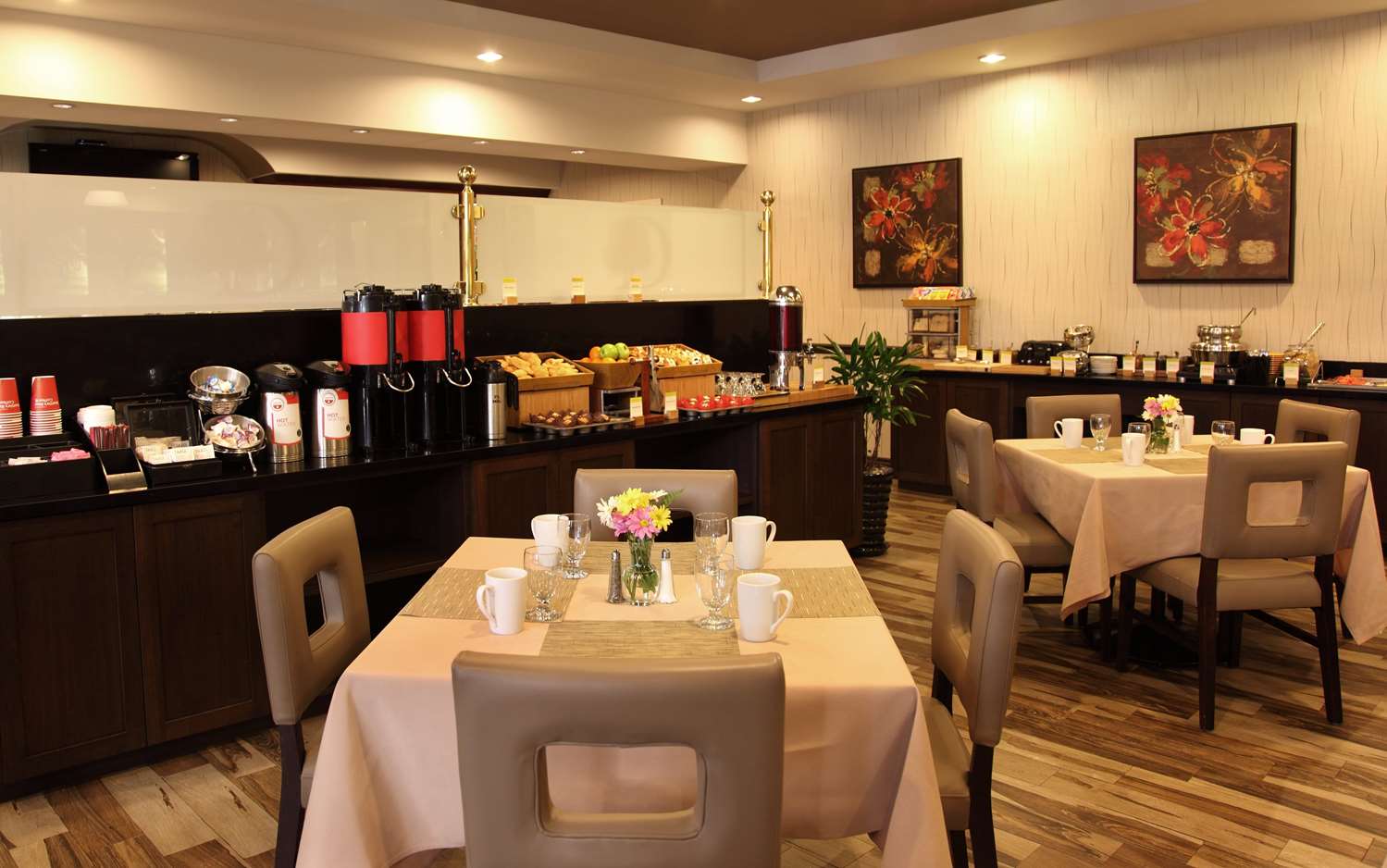 Фото DoubleTree by Hilton Claremont