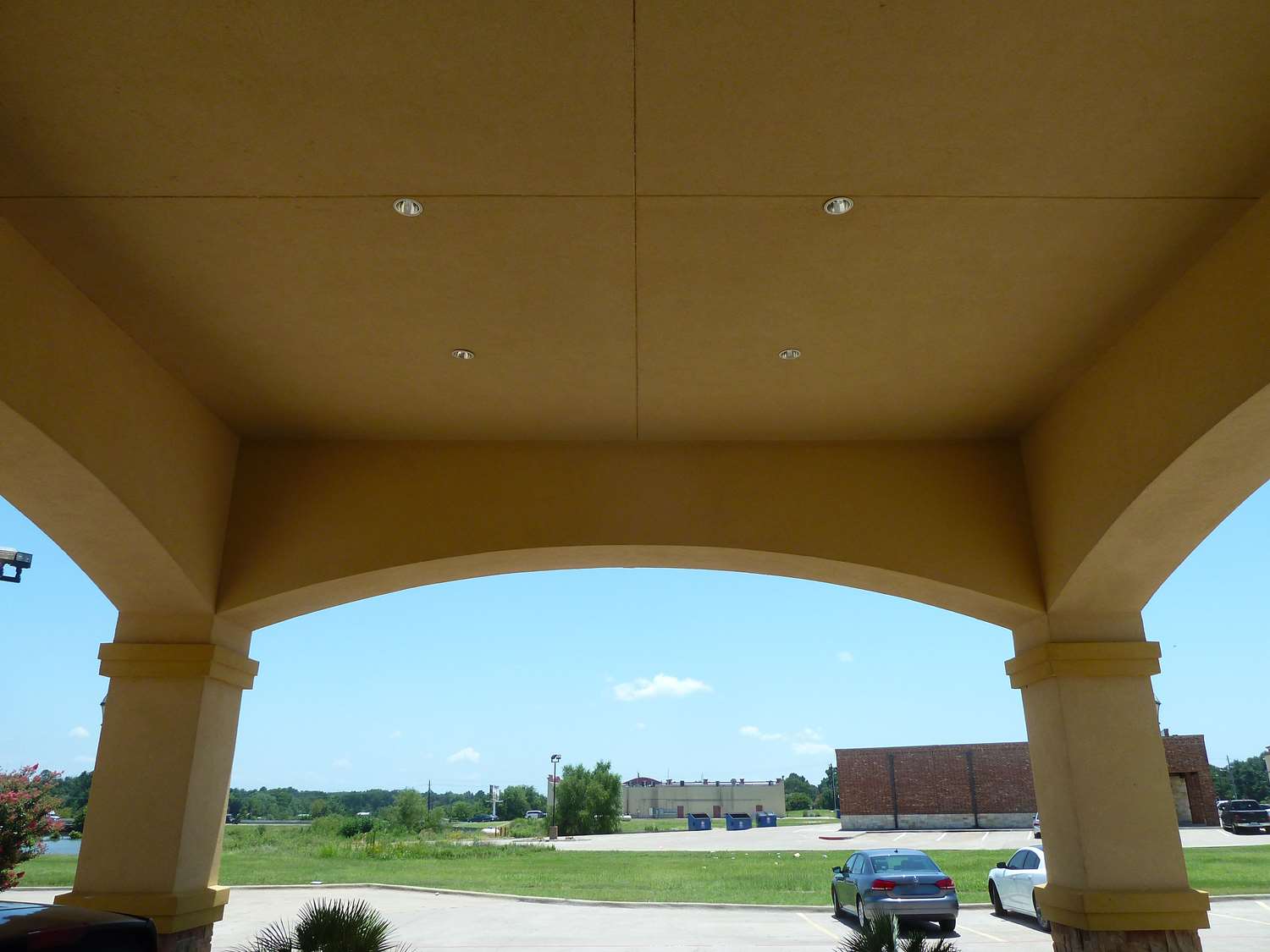 Фото Americas Best Value Inn & Suites Gun Barrel City