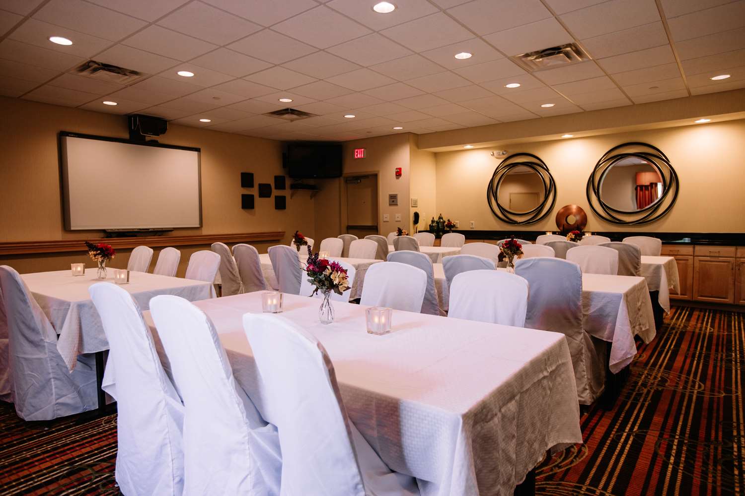 Фото Hampton Inn & Suites Minot Airport, Nd