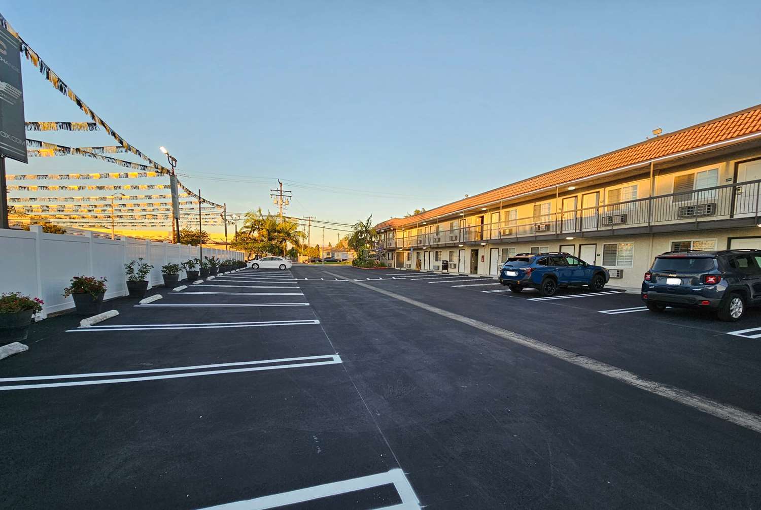Фото Travelodge by Wyndham Fullerton Near Anaheim