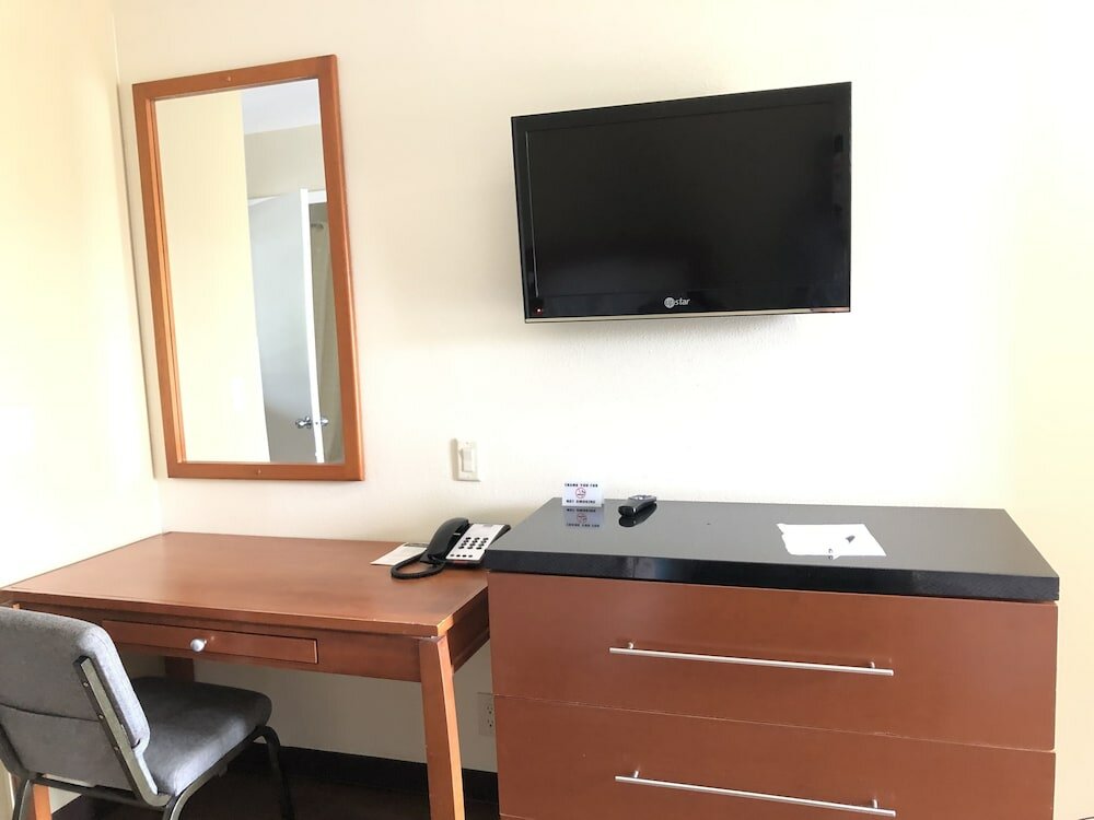 Фото Simply Home Inn & Suites