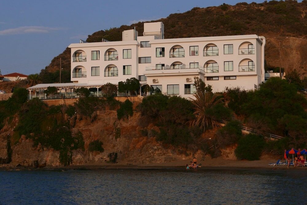 Фото E. J. Pyrgos Bay Hotel