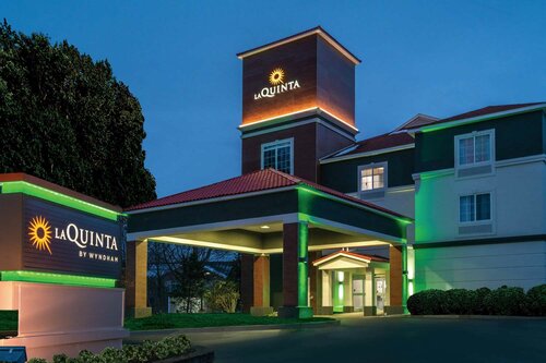 Гостиница La Quinta Inn & Suites by Wyndham Latham Albany Airport в Олбани
