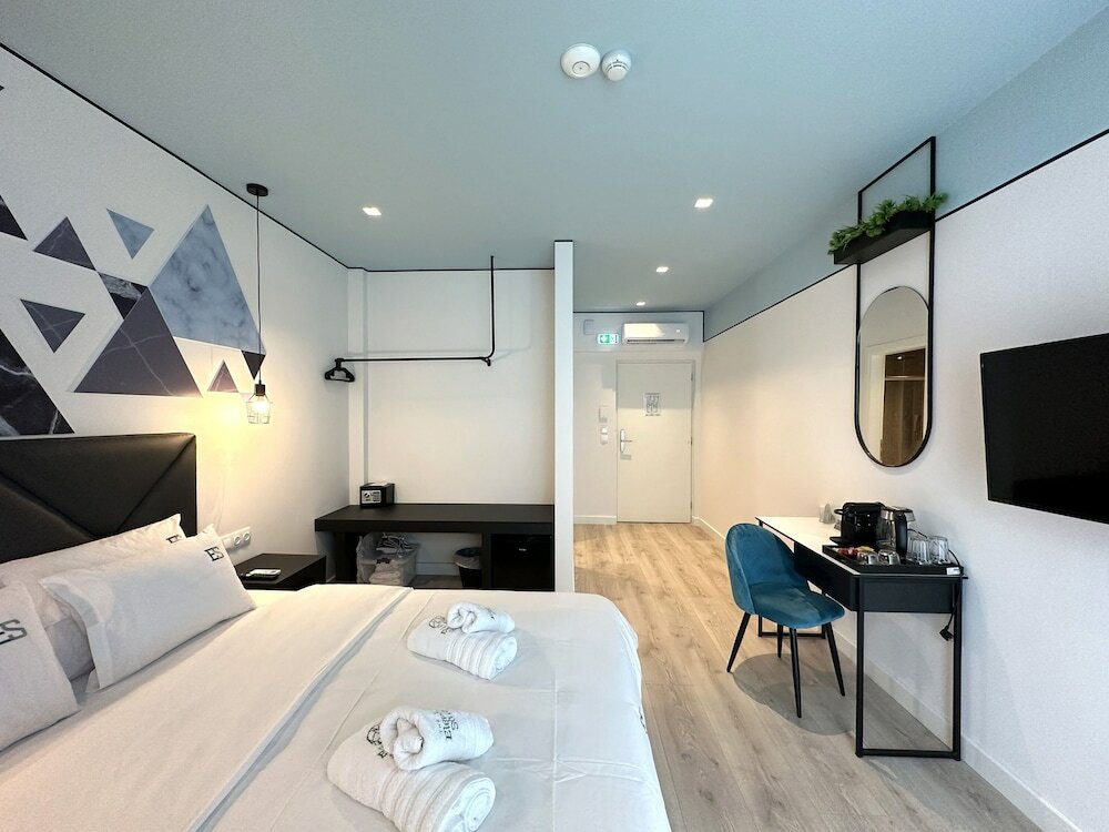 Фото Urban Elephant Suites