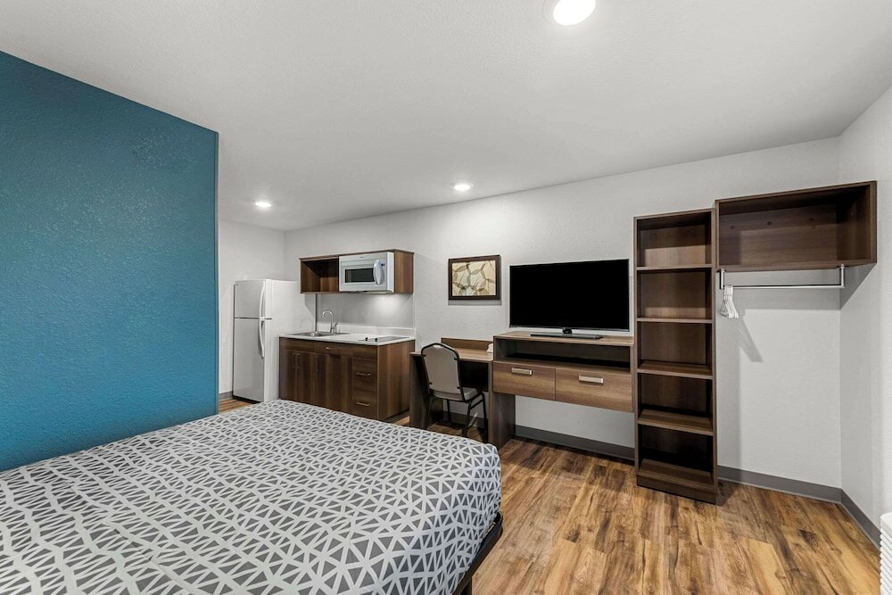 Фото Woodspring Suites Kansas City Airport