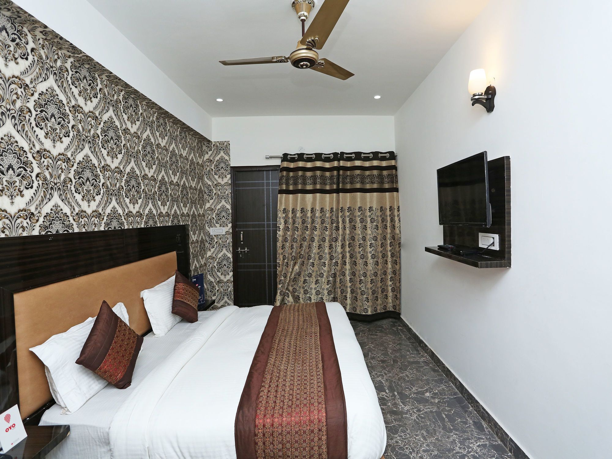 Фото Oyo 11405 Hotel Tej Palace