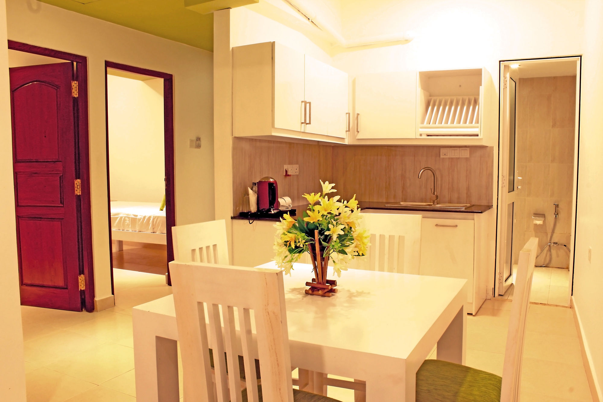 Фото Thilhara Days Inn