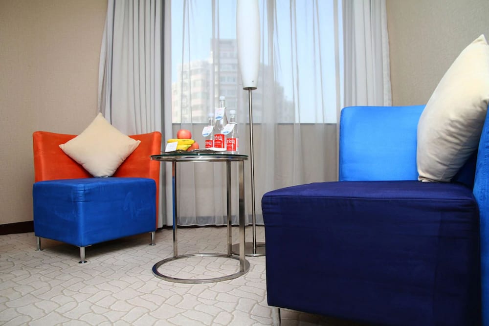 Фото The Pavilion Hotel