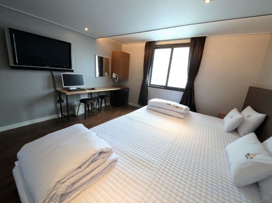 Фото The Stone Bridge Hotel