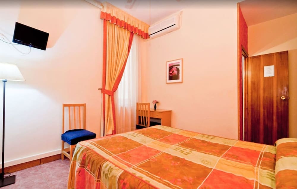 Фото Hostal Oporto