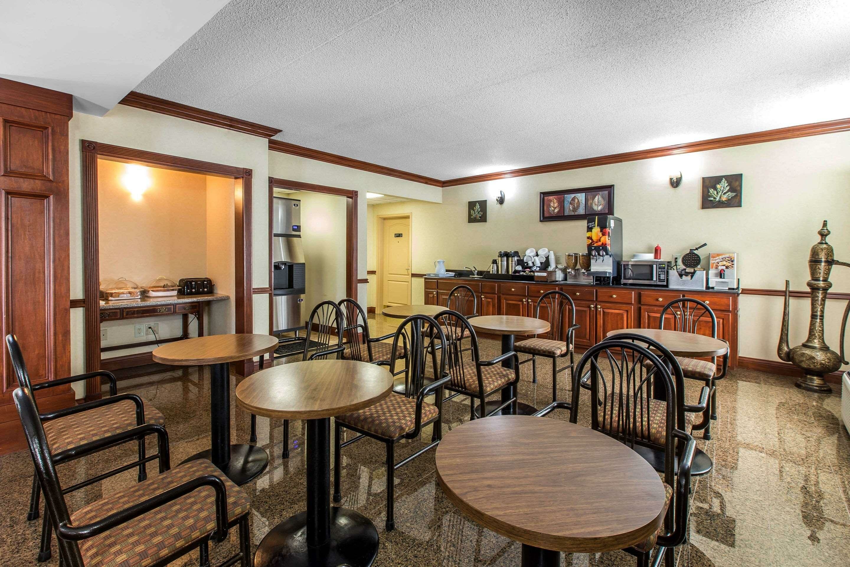 Фото Econo Lodge At Six Flags