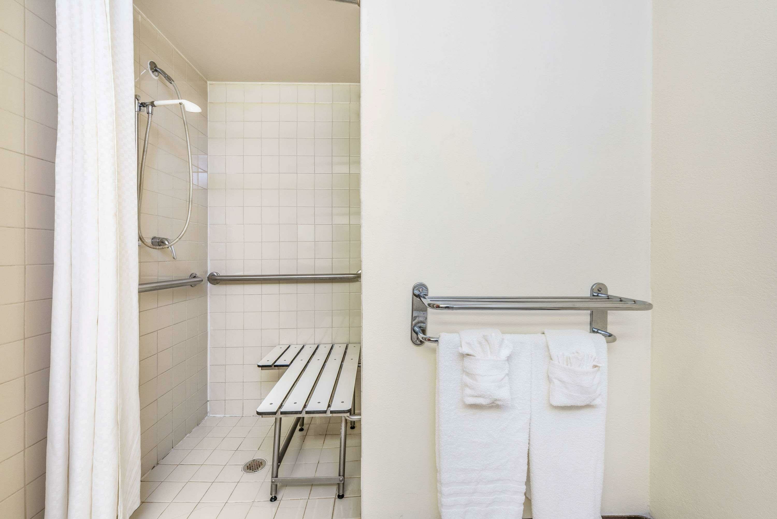 Фото Super 8 by Wyndham Denton