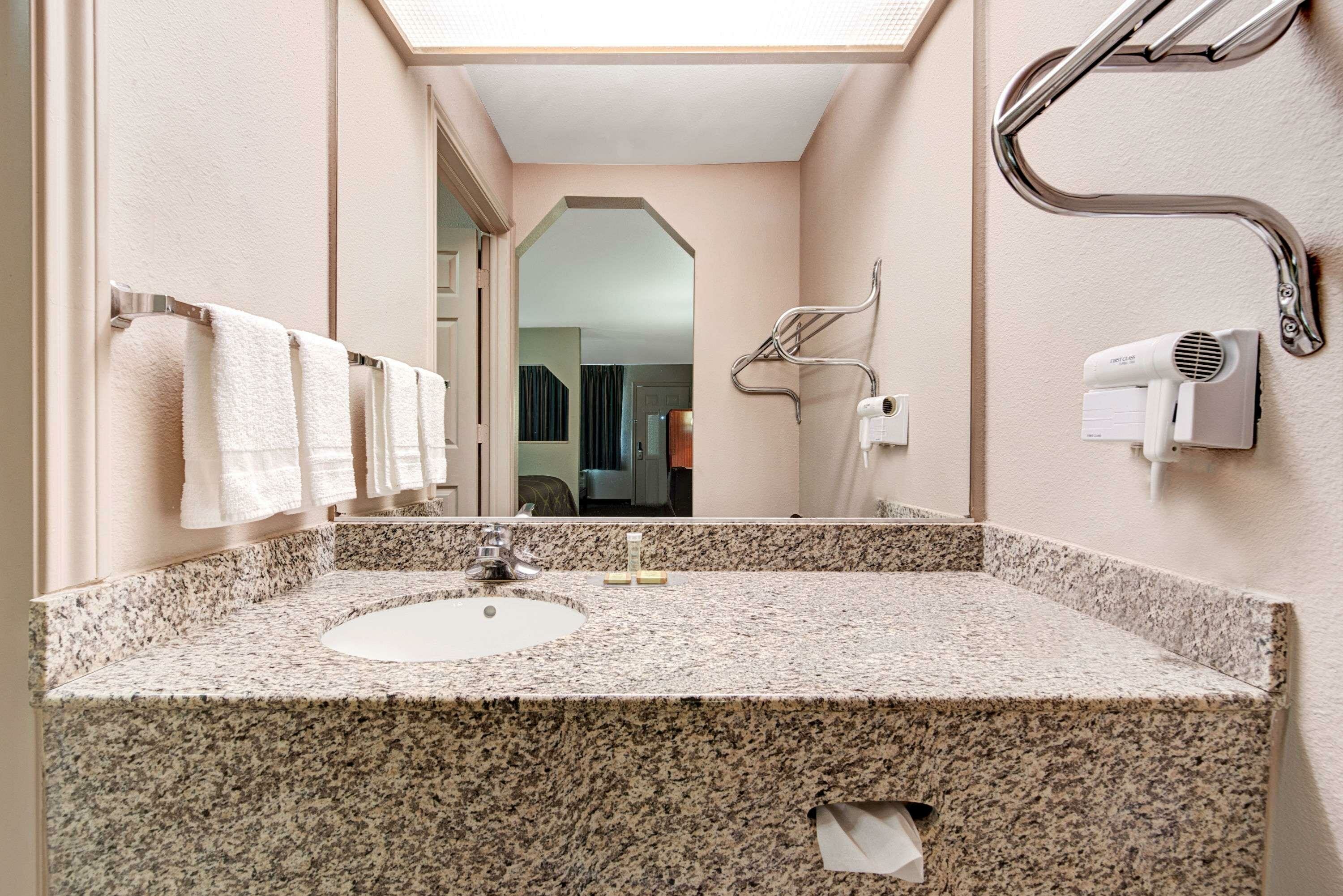 Фото Super 8 by Wyndham Richardson Dallas