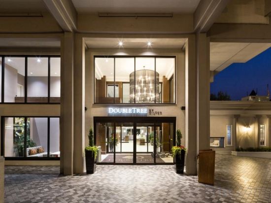 Фото DoubleTree by Hilton Hotel & Suites Victoria