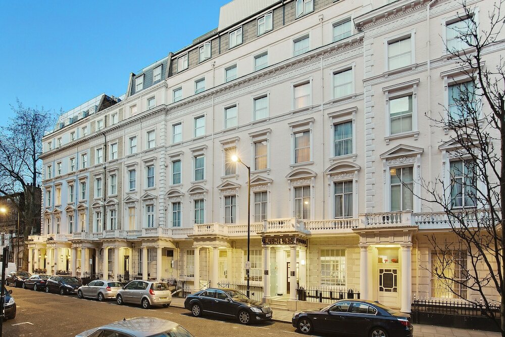 Фото Queens Park Hotel