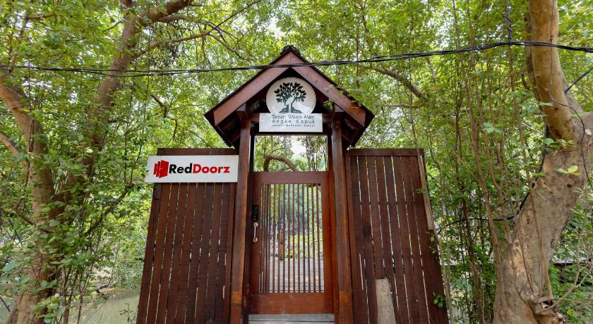 Фото RedDoorz Resort @ Taman Wisata Mangrove