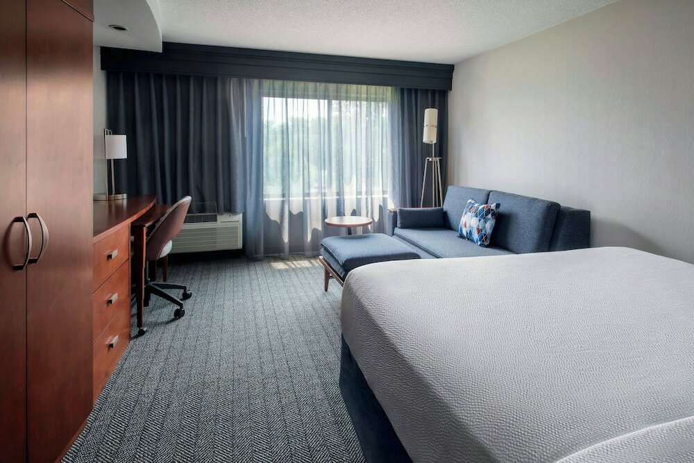 Фото Courtyard by Marriott Paramus