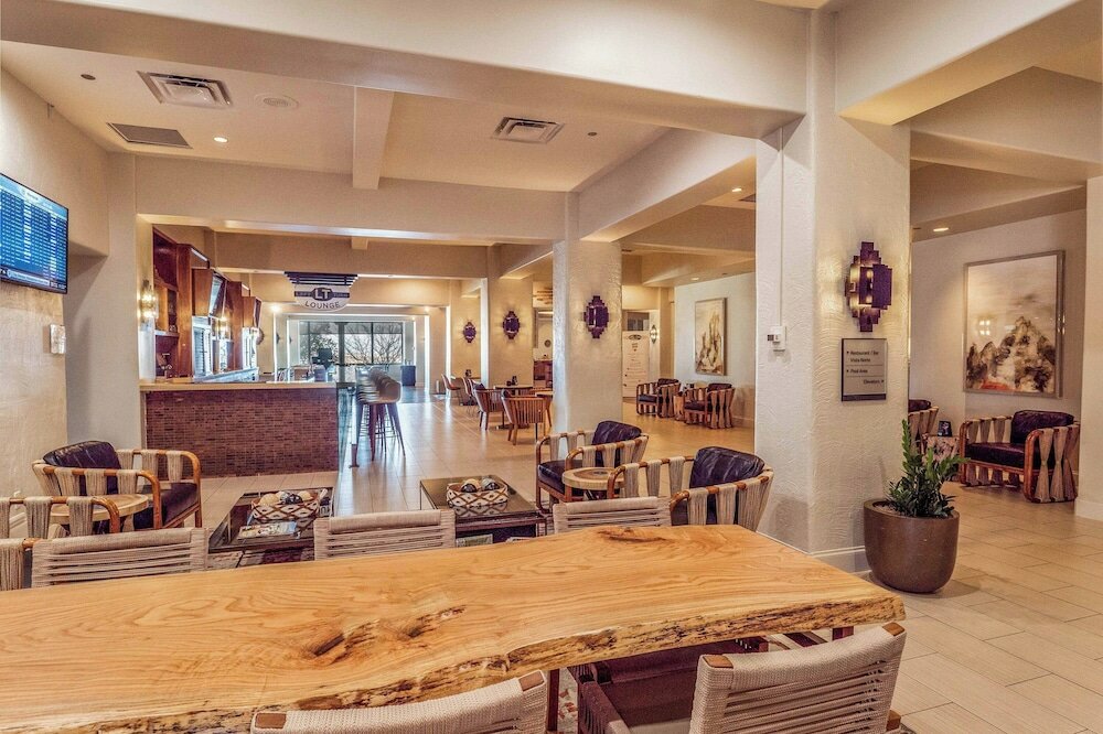 Фото Sheraton Albuquerque Airport Hotel