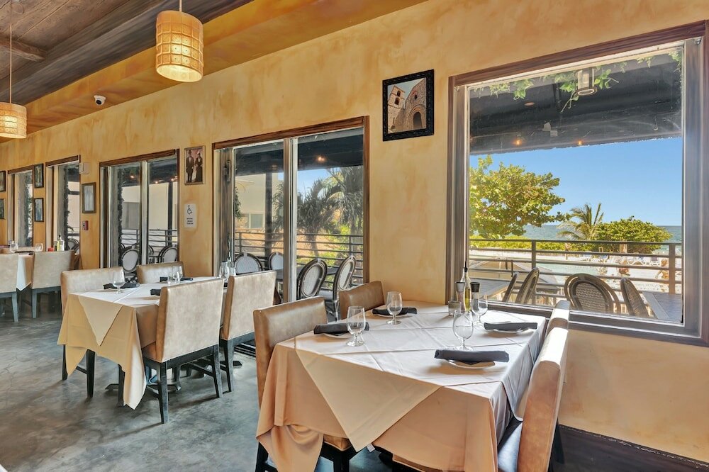 Фото Ocean Manor Beach Hotel