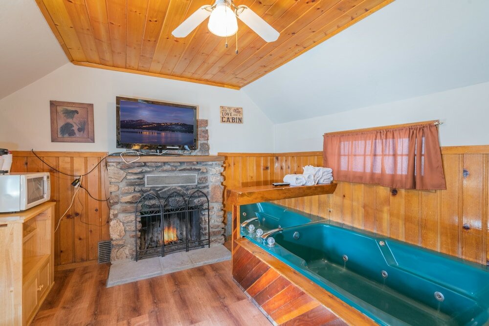 Фото Black Forest Lodge And Cabins