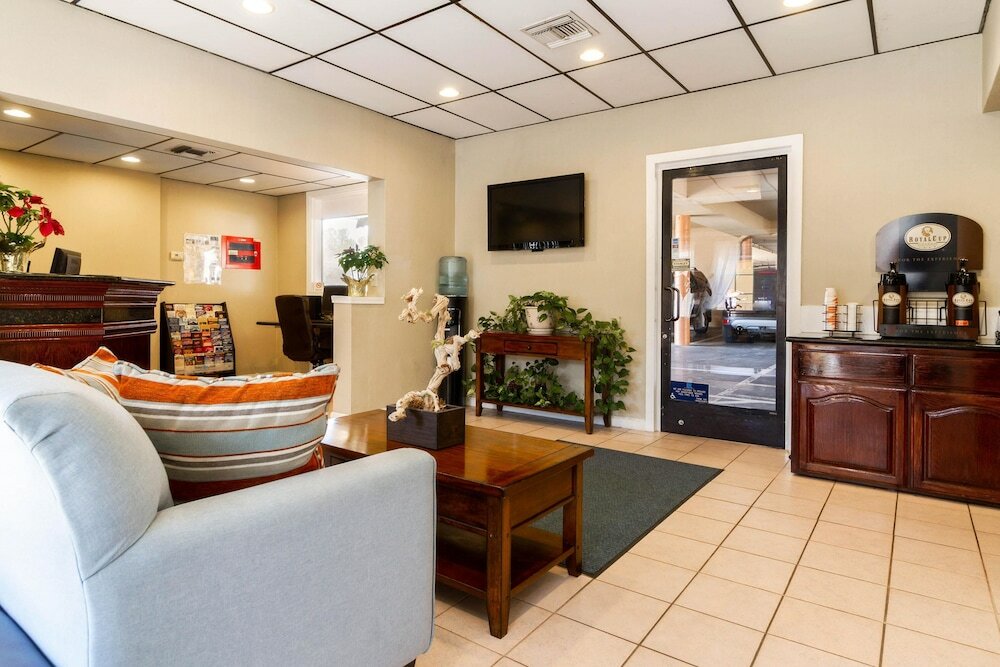 Фото Auburn House Hotel