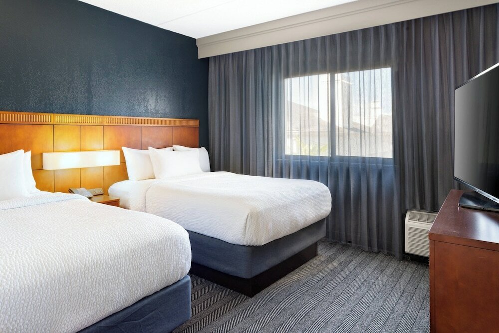 Фото Courtyard by Marriott Tampa Westshore/Airport