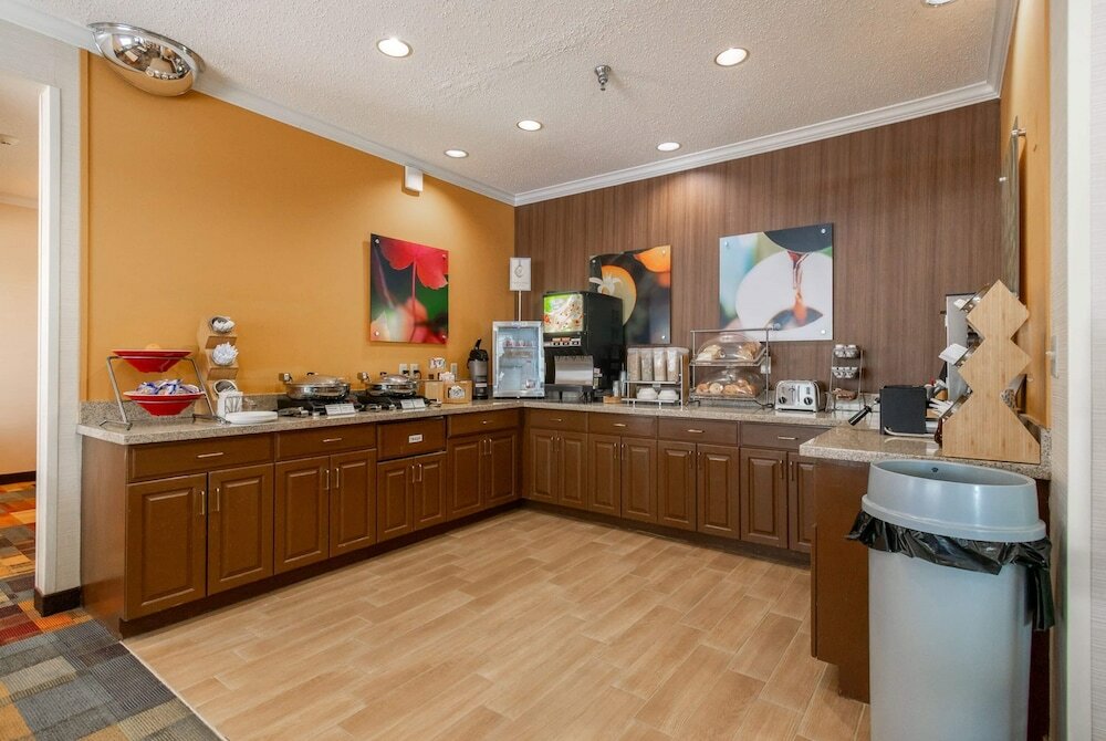 Фото Wingate by Wyndham Great Falls