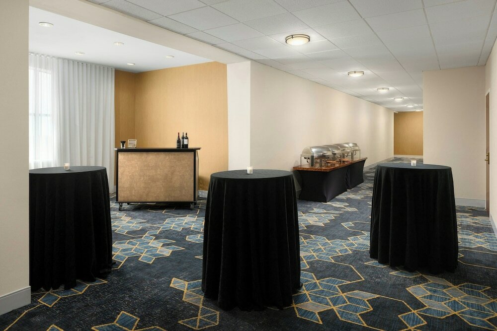 Фото Courtyard by Marriott Long Island MacArthur Airport