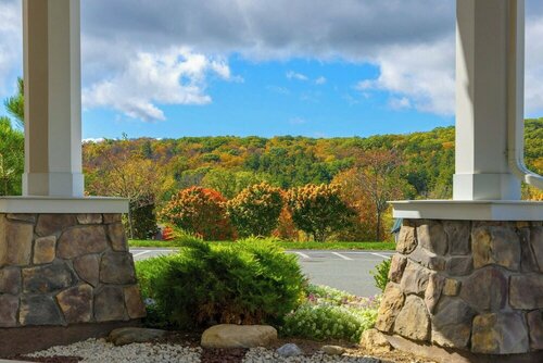 Внешний вид отеля Courtyard by Marriott Lenox Berkshires в Леноксе, фото 5