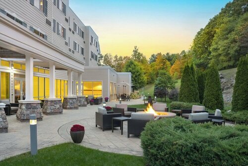 Внешний вид отеля Courtyard by Marriott Lenox Berkshires в Леноксе, фото 2