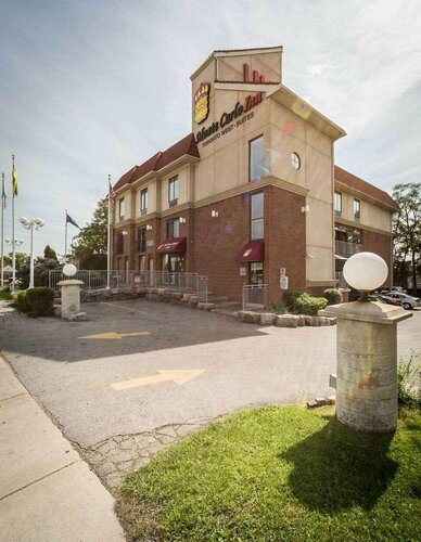 Гостиница Monte Carlo Inn Toronto West Suites в Миссиссаге