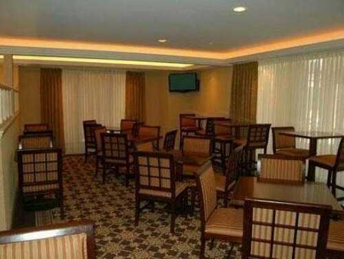 Гостиница Ann Arbor Regent Hotel & Suites в Ипсиланти